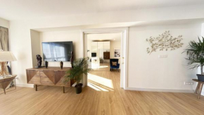 Miramar Luxurious flat, 3 double rooms, free parking, terrace, completely new